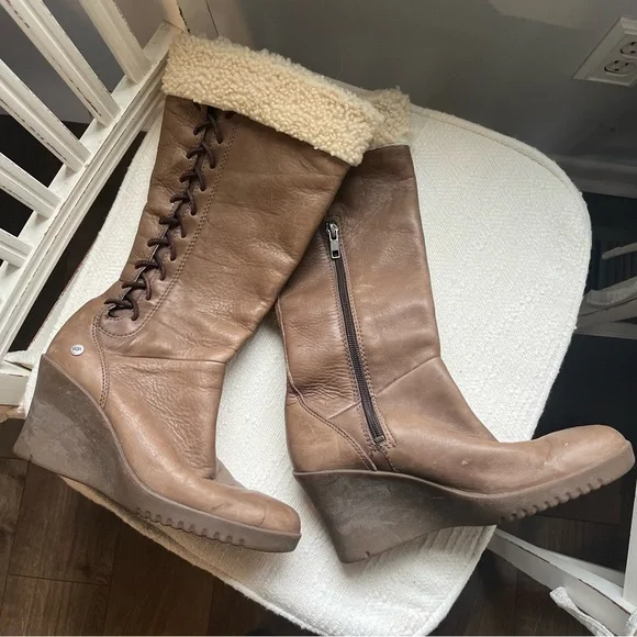 UGG 5450 Felicity Brown Leather Boots Sheepskin Cuff Wedge Heel Size 7 Pre-Owned - Picture 7 of 7